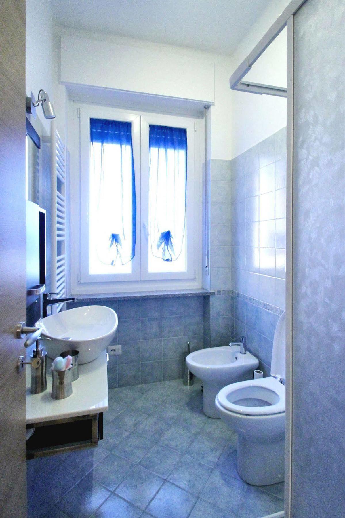B&B Il Rosso E Il Blu Cuneo Exterior photo